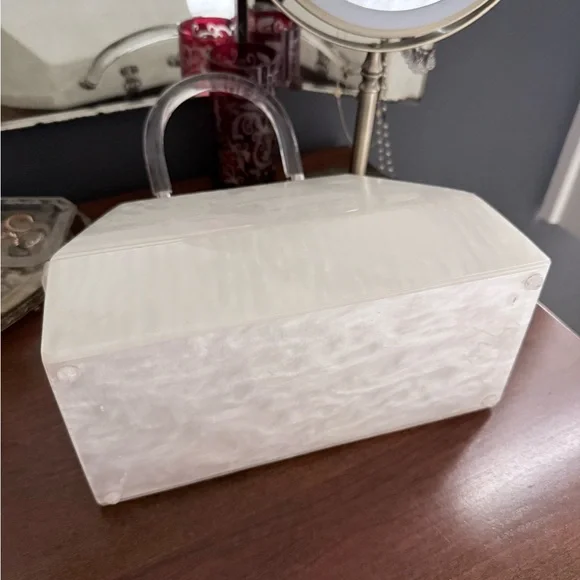 Vintage Lucite Purse: Circa 1940s-50s White w/Clear Handle : EUC : Rare Design - Picture 7 of 9
